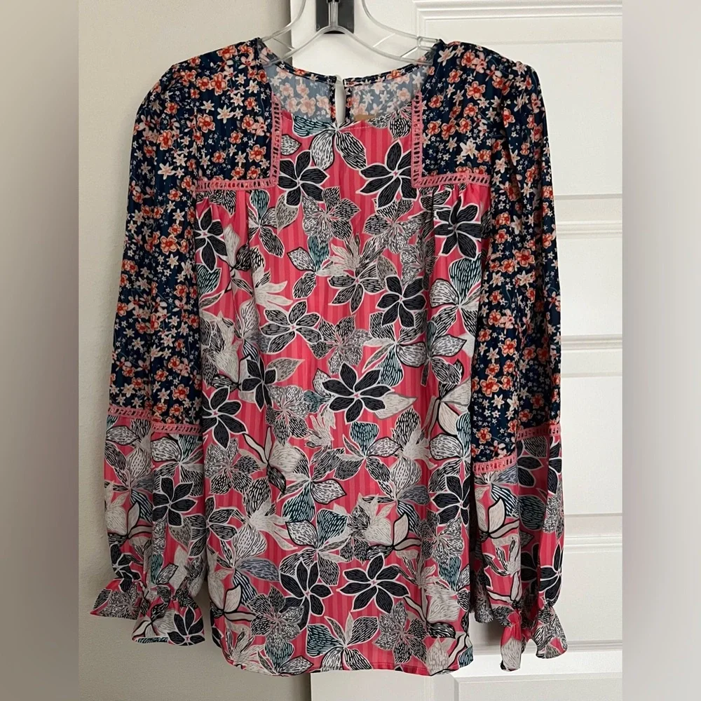 Floral Long Sleeve Women's Top Boutique size M New